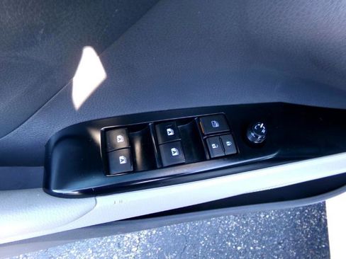 Used 2018 Toyota Camry LE image 13