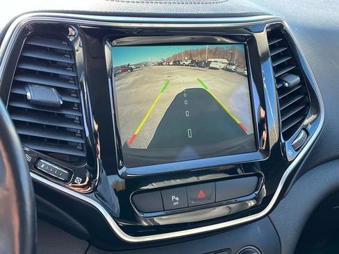 Used 2020 Jeep Cherokee Limited image 36