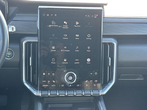 Used 2024 GMC Acadia Elevation image 17