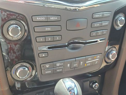 Used 2020 Nissan Armada Platinum w/ Platinum Reserve Package image 31
