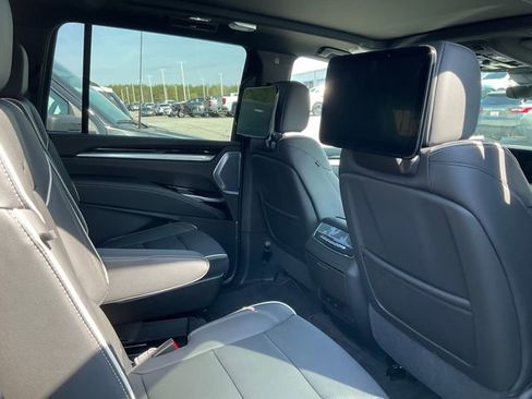 Used 2026 Cadillac Escalade ESV Sport w/ LPO, ONYX Package image 8