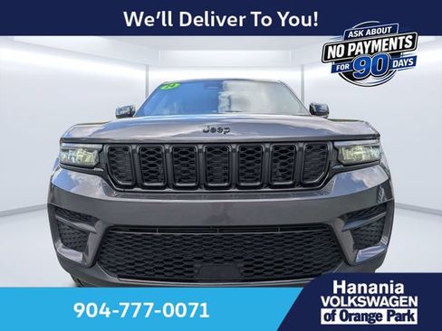 Used 2024 Jeep Grand Cherokee Altitude RWD image 8