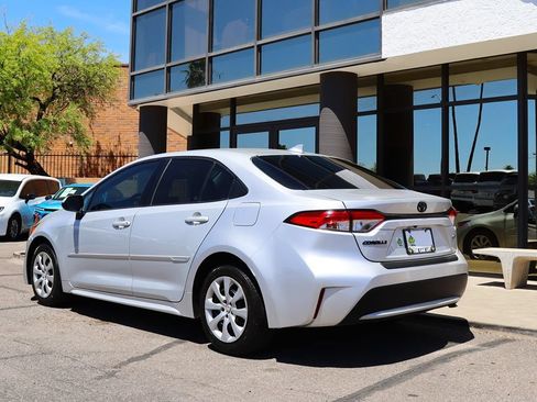 Used 2022 Toyota Corolla LE w/ Carpet Mat Package (TMS) FWD image 9