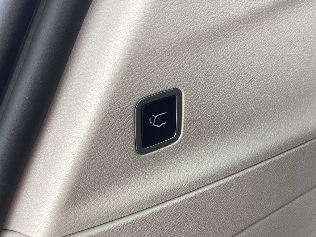 Used 2022 Chrysler Voyager LX FWD image 25