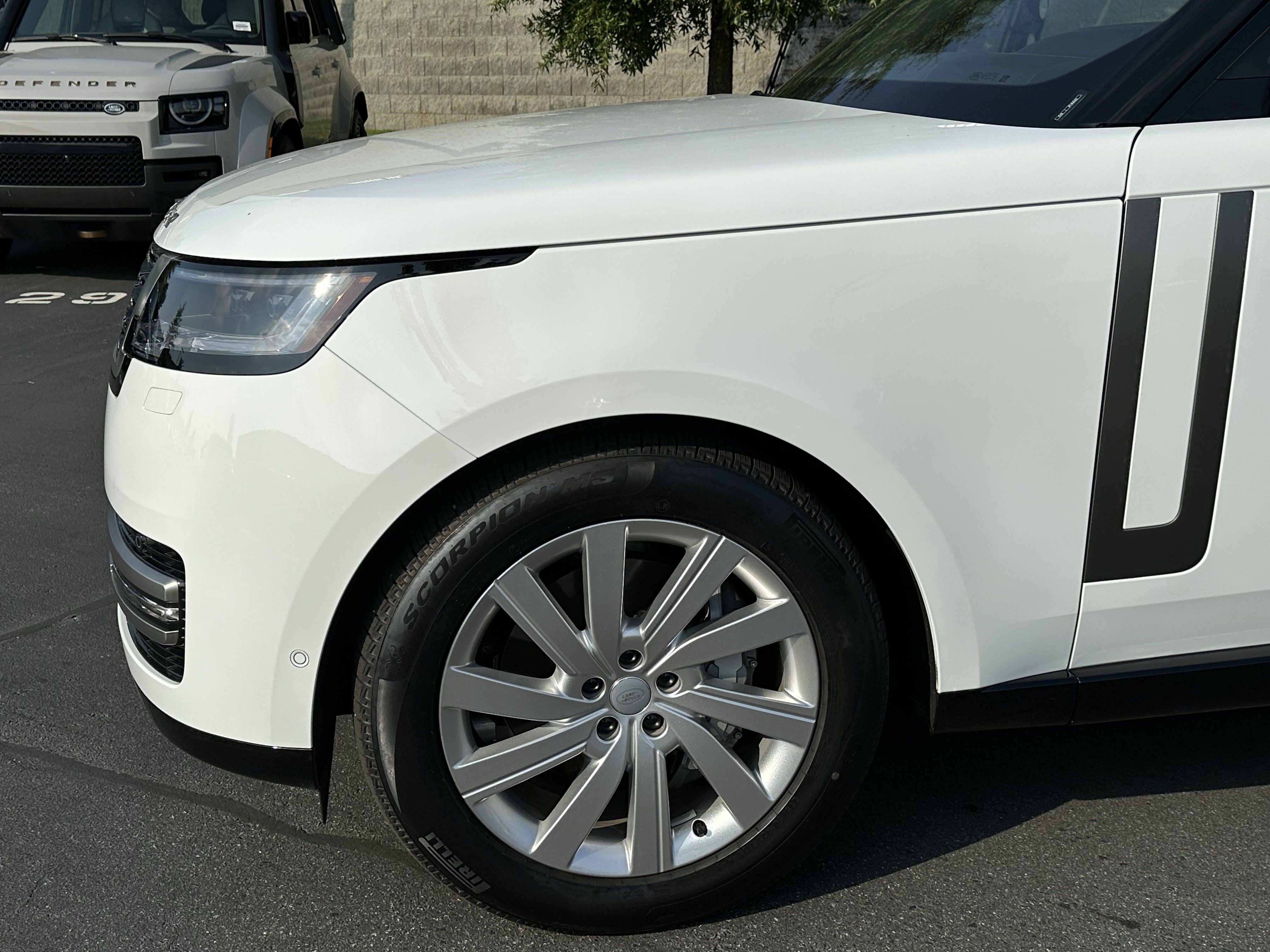 Certified 2025 Land Rover Range Rover SE AWD/4WD image 34