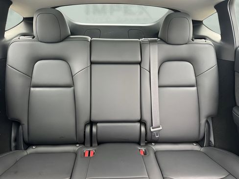 Used 2024 Tesla Model Y 2WD image 12