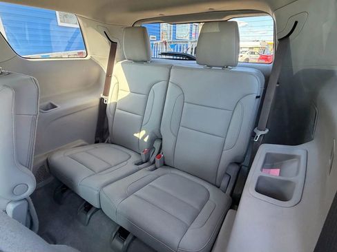 Used 2019 GMC Acadia SLT image 18