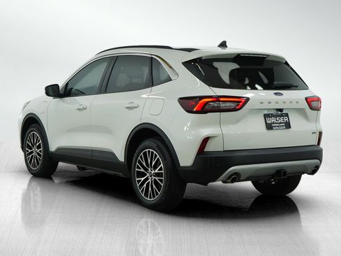 Used 2023 Ford Escape SE w/ Class II Trailer Tow Package image 4