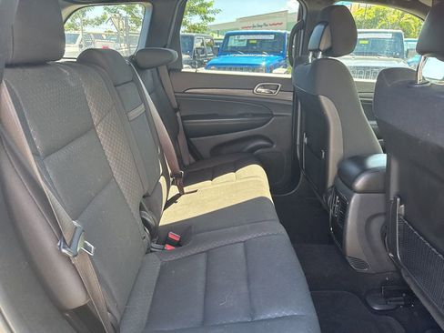 Used 2019 Jeep Grand Cherokee Laredo image 20