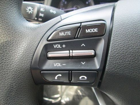 Used 2019 Hyundai Elantra SE image 18