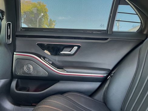 Used 2022 Mercedes-Benz S 500 4MATIC w/ AMG Line Package image 21