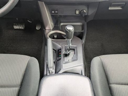 Used 2018 Toyota RAV4 LE image 19