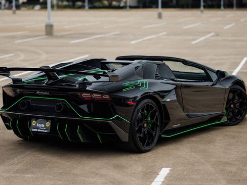 Used 2021 Lamborghini Aventador SVJ image 21