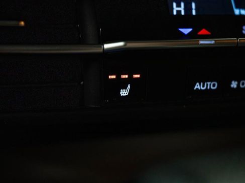 Used 2025 Toyota Sienna XLE w/ XLE Plus Package image 23