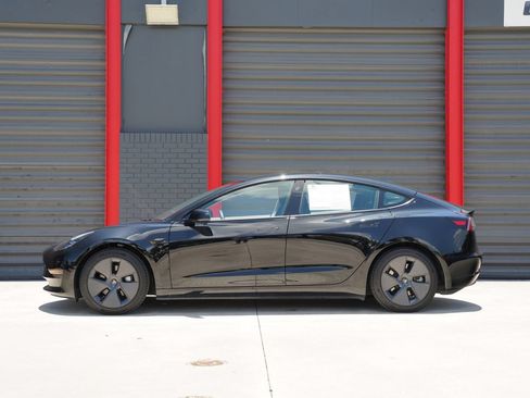 Used 2023 Tesla Model 3 Standard Range RWD image 7