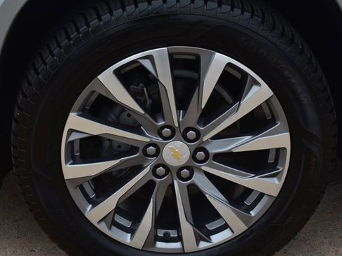 Used 2023 Chevrolet Traverse Premier image 11