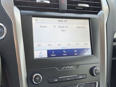 Used 2020 Ford Fusion SE image 13