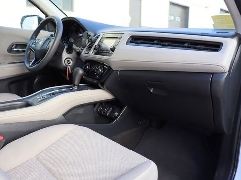 Used 2017 Honda HR-V LX image 21