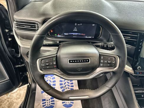 Used 2024 Jeep Wagoneer L Series II w/ Flexible Seating Group image 17