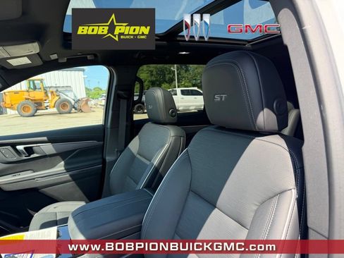 Used 2026 Buick Enclave Sport Touring w/ Power Package AWD/4WD image 5