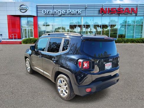 Used 2017 Jeep Renegade Latitude image 3