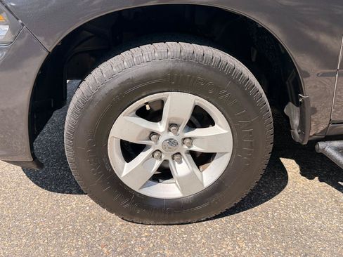 Used 2019 RAM 1500 Express AWD/4WD image 11