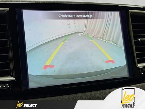 Used 2025 Chrysler Pacifica Select FWD image 16