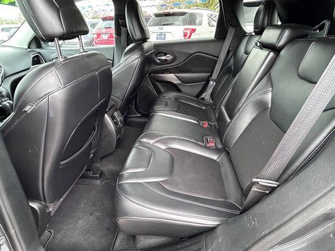 Used 2021 Jeep Cherokee Latitude Plus AWD/4WD image 26
