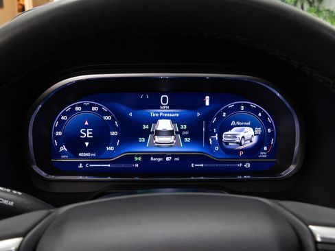 Used 2023 Chevrolet Suburban Z71 w/ Z71 Off-Road Package image 11