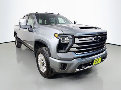 Used 2025 Chevrolet Silverado 2500 High Country w/ Technology Package AWD/4WD image 4