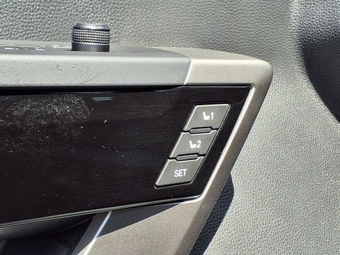 Used 2025 Toyota Tundra Limited AWD/4WD image 25