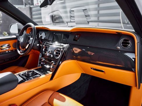 Used 2024 Rolls-Royce Cullinan Black Badge image 47