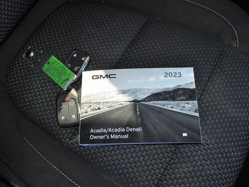 Used 2023 GMC Acadia SLE w/ Driver Convenience Package image 36