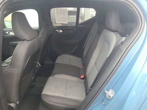 Used 2024 Volvo XC40 B5 Core image 13