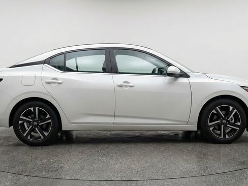 Used 2025 Nissan Sentra SV FWD image 11