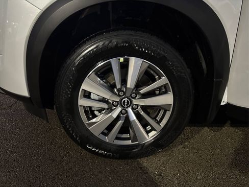 New 2025 Nissan Pathfinder SL image 11