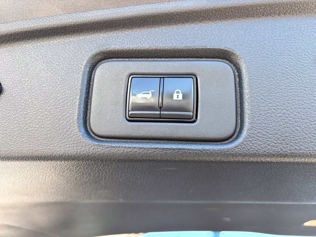 Used 2025 Nissan Pathfinder SV AWD/4WD image 35