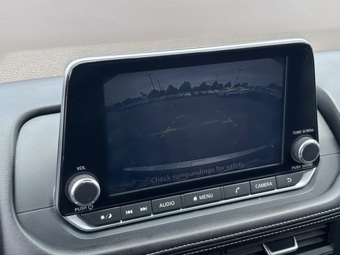 Used 2023 Nissan Rogue SV FWD image 21