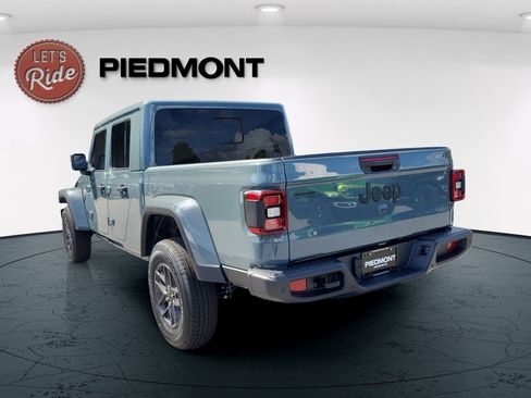New 2025 Jeep Gladiator Sport AWD/4WD image 8