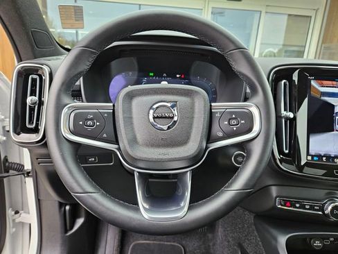 Used 2025 Volvo XC40 B5 Plus AWD/4WD image 22