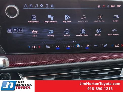 Used 2024 Chevrolet Traverse Z71 w/ Enhanced Driving Package AWD/4WD image 19