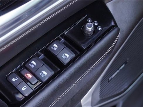 Used 2023 Jeep Wagoneer L Series III w/ Preferred Equipment Group image 22