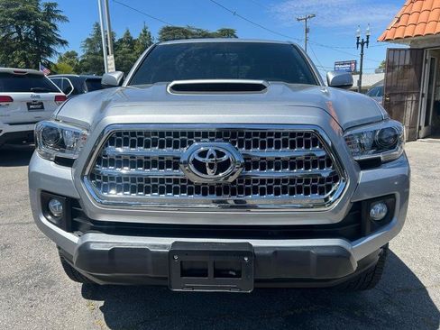 Used 2017 Toyota Tacoma SR5 RWD image 2