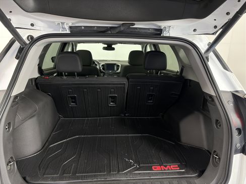 Used 2023 GMC Terrain SLE w/ Driver Convenience Package image 14