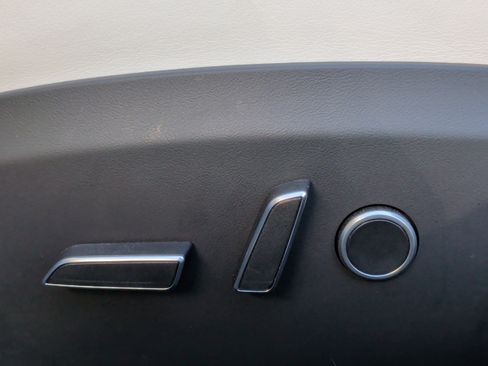 Used 2022 Tesla Model S image 30