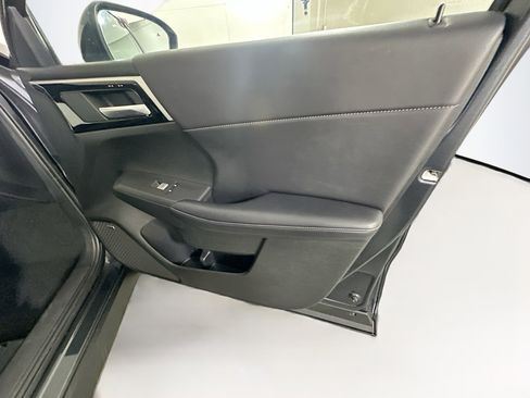 Used 2025 Mitsubishi Outlander SE image 32