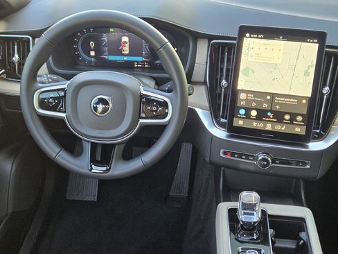 Certified 2025 Volvo XC90 T8 Plus w/ Protection Package Premier image 37