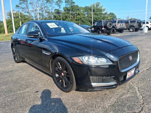 Used 2017 Jaguar XF RWD image 3