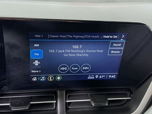 Used 2025 Chevrolet Trax RS w/ Sunroof Package image 6