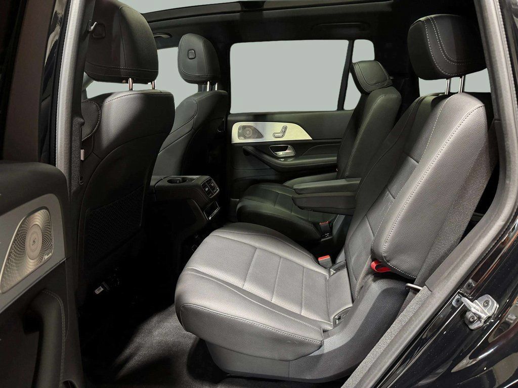 Used 2025 Mercedes-Benz GLS 450 4MATIC image 26